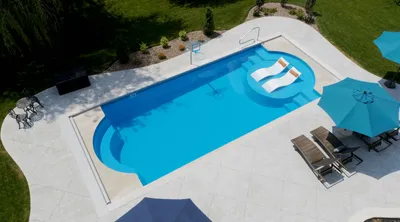 Pool with spa for entertaining guests